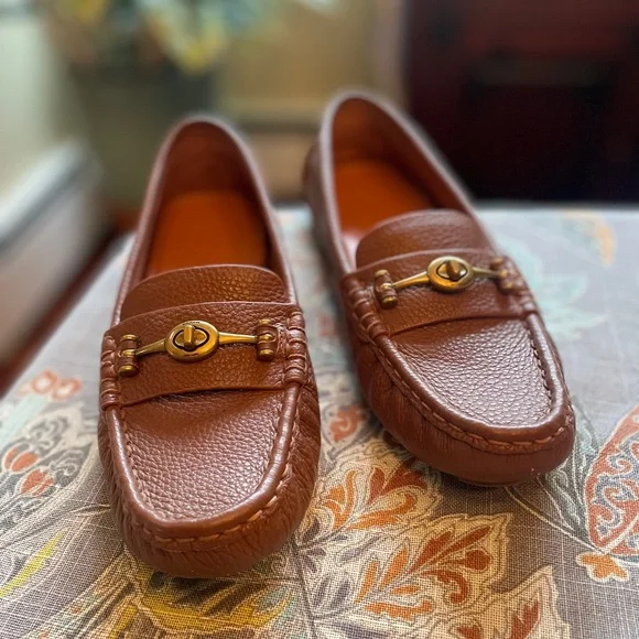 COACH CROSBY DIVER Brown Grainy
Leather Loafers with Brass Gold Accent - Picture 3 of 11